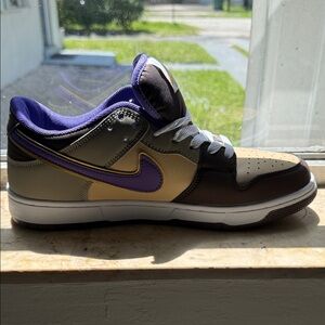 Nike Low-Top Sneaker in Purple, Tan and Dark Brown